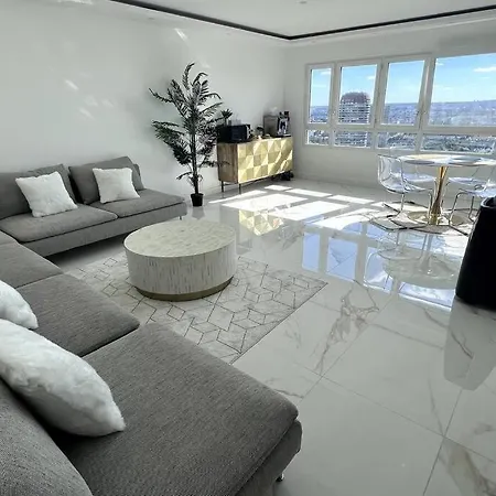 With Amazing View Of + Parking Apartment *
