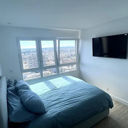 Apartment With Amazing View Of + Parking *