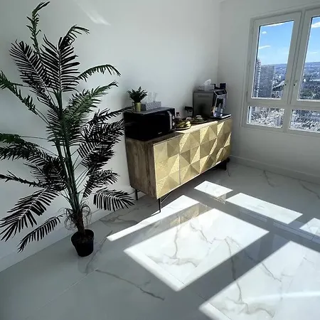 With Amazing View Of + Parking Apartment